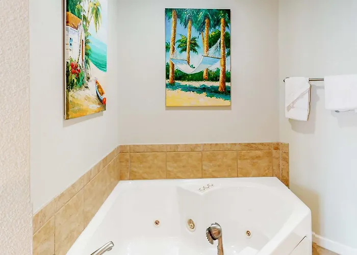 Charming Ocean View With Private Balcony Ac Shared Outdoor Pool Free Wifi *